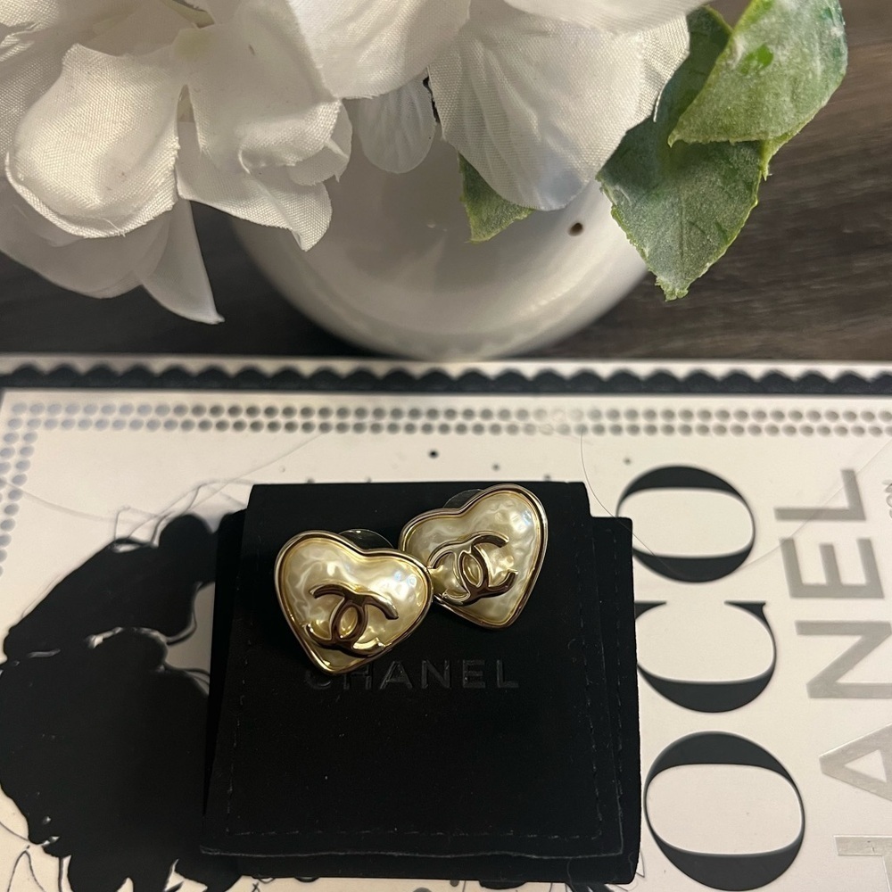 Chanel Pearly White Heart Gold Cc Earrings